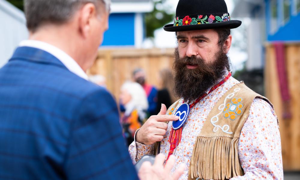 Métis Entertainer